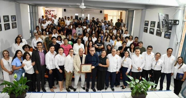 Entregan segunda acreditación nacional a la Licenciatura en Filosofía que se imparte en la UNACH