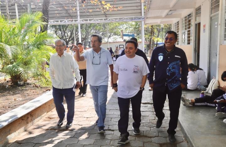 Juan Carlos Moreno Guillén impulsa “El Tribunal va a tu Escuela” para acercar la justicia a las nuevas generaciones Juan Carlos Moreno Guillén impulsa “El Tribunal va a tu Escuela” para acercar la justicia a las nuevas generaciones