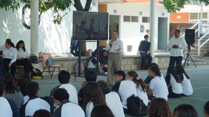 Juan Carlos Moreno Guillén impulsa “El Tribunal va a tu Escuela” para acercar la justicia a las nuevas generaciones Juan Carlos Moreno Guillén impulsa “El Tribunal va a tu Escuela” para acercar la justicia a las nuevas generaciones