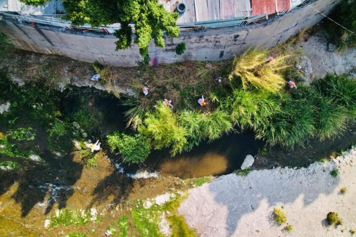 Fortalece Ayuntamiento de Tuxtla acciones de limpieza en el río Sabinal y afluentes