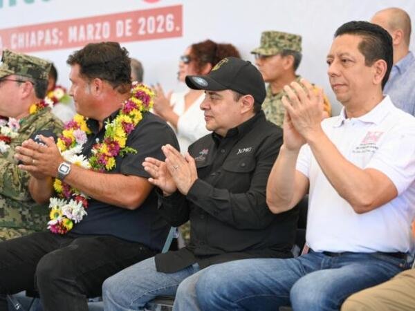 Juan Carlos Moreno Guillén celebra acciones de seguridad y bienestar en el municipio de Arriaga
