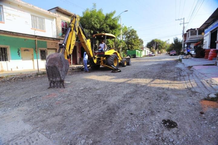 Angel Torres puso en marcha la pavimentación de una calle más en San José Terán