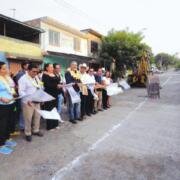Angel Torres puso en marcha la pavimentación de una calle más en San José Terán