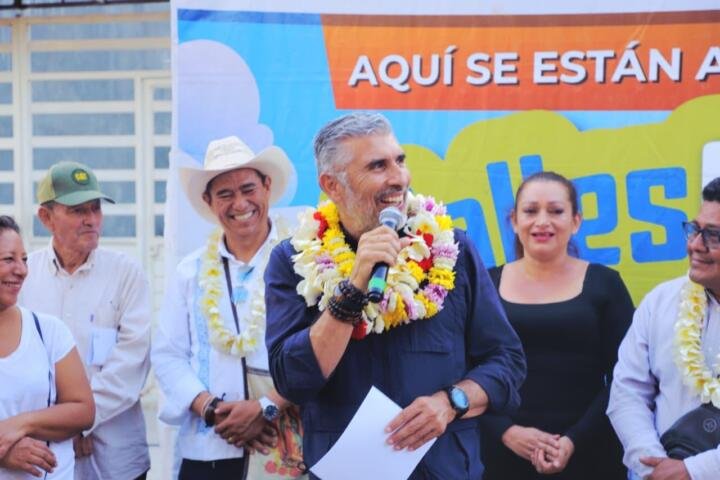 Angel Torres puso en marcha la pavimentación de una calle más en San José Terán