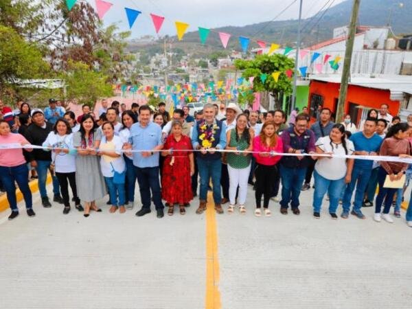 Más de 260 metros lineales de pavimentación inaugura Angel Torres, en La Reliquia