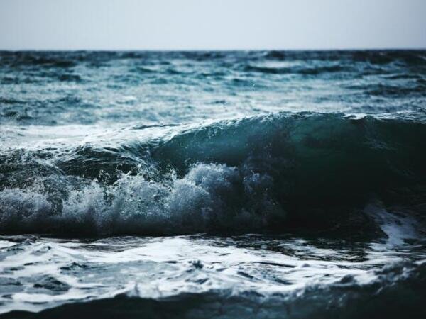 Alertan por mar de fondo en el Pacífico mexicano; cierran tres puertos en Oaxaca