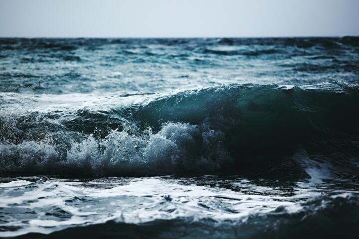 Alertan por mar de fondo en el Pacífico mexicano; cierran tres puertos en Oaxaca