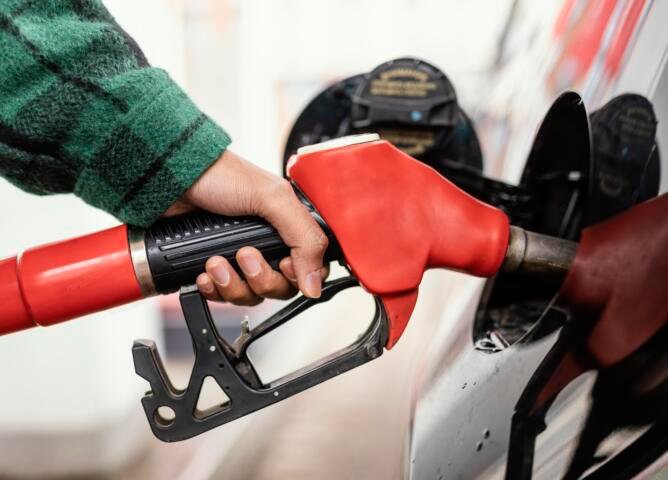 ¿Por qué la gasolina premium no deja de subir en México?