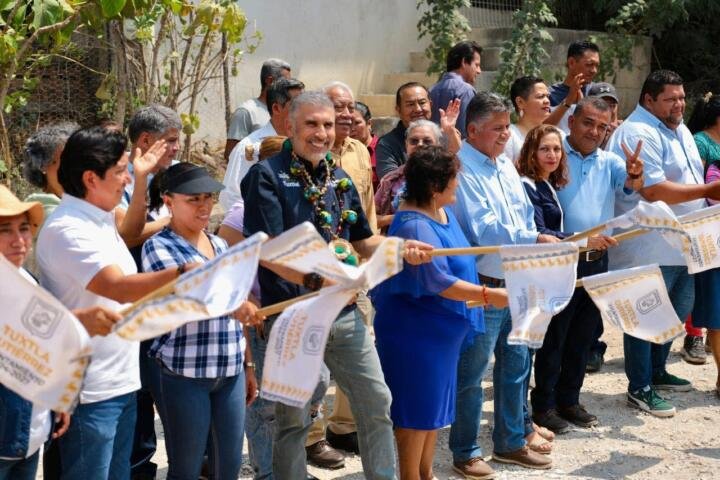 Angel Torres encabeza inicio de pavimentación en Nuevo Edén; 30 años de olvido se quedaron atrás