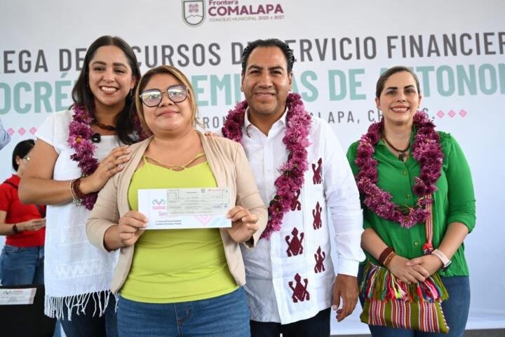 En Frontera Comalapa, Eduardo Ramírez impulsa autonomía económica de mujeres y mejora espacios educativos