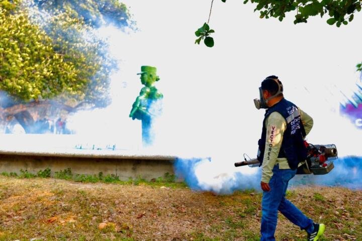 Realiza Ayuntamiento de Tuxtla fumigación preventiva en el Parque de la Mujer Soldado