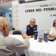 Angel Torres concluyó de madrugada atención a tuxtlecas y tuxtlecos en Lunes del Pueblo