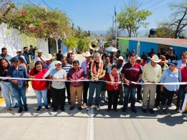 Llegan más Calles Felices a Copoya; inaugura Angel Torres más de 500 metros lineales