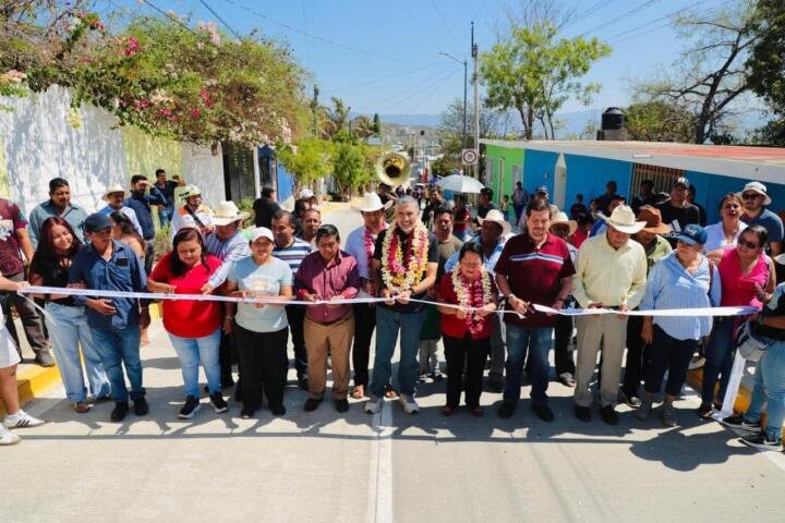 Llegan más Calles Felices a Copoya; inaugura Angel Torres más de 500 metros lineales