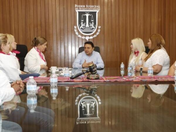 Juan Carlos Moreno Guillén refrenda compromiso por una justicia más humana y con perspectiva de género