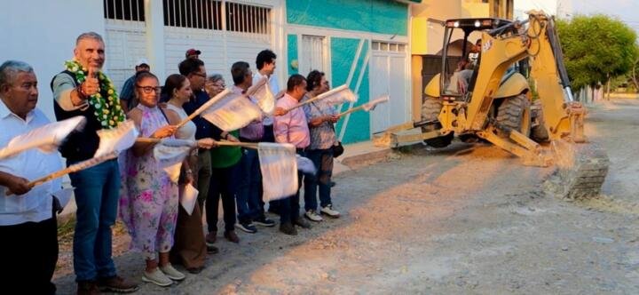 En San Isidro Buena Vista, Angel Torres dio banderazo de inicio a los trabajos de una calle más