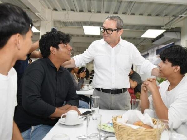 Se reúne el rector de la UNACH Oswaldo Chacón Rojas con la Red de Estudiantes Líderes Universitarios