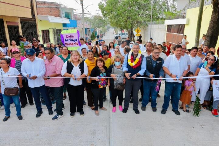 Inaugura Angel Torres más de 440 metros lineales de pavimentación en Las Torres