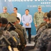 Juan Carlos Moreno Guillén asiste a ceremonia de entrega de equipamiento en la Secretaría de Seguridad