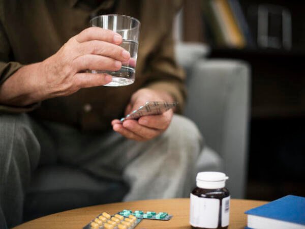 Automedicación: riesgos de tomar medicamentos sin supervisión