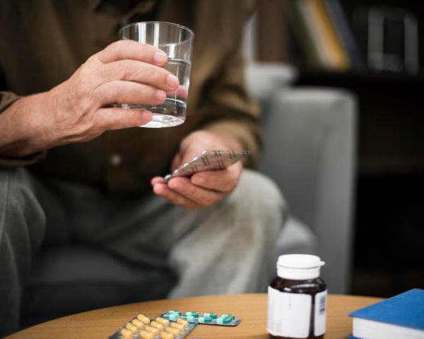 Automedicación: riesgos de tomar medicamentos sin supervisión