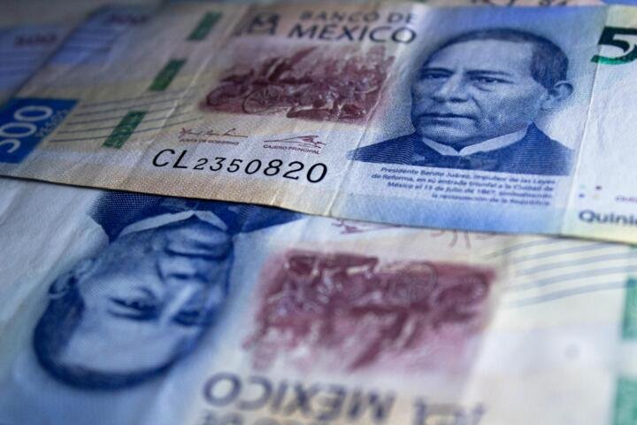 SAT: ¿Es legal guardar grandes cantidades de dinero en casa en México?