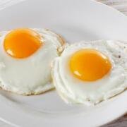 ¿Las personas con hígado graso pueden comer huevo? Esto recomiendan especialistas