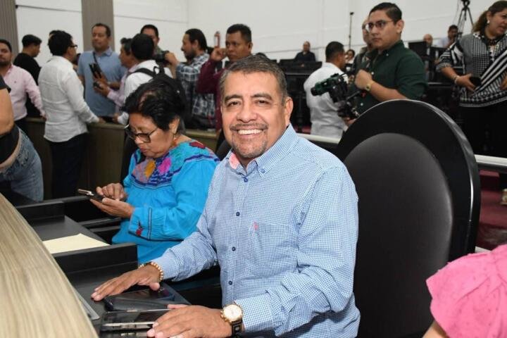 Javier Jiménez respalda exhorto para garantizar propinas voluntarias en Chiapas