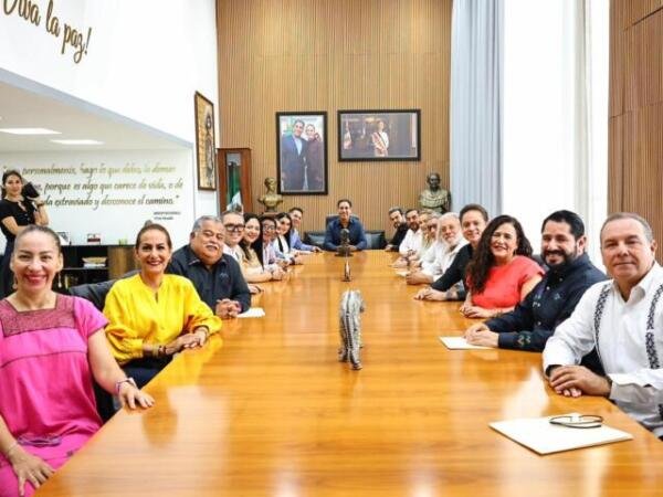 Junto al Gabinete de Educación, Eduardo Ramírez evalúa avances del programa Chiapas Puede
