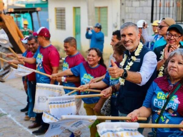 Da banderazo Angel Torres a más de 220 metros lineales de pavimentación; ahora en la colonia El Ciprés
