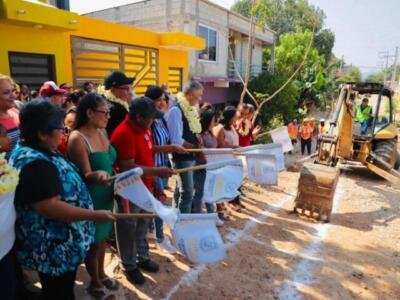 Inicia Angel Torres construcción de calle en la colonia 27 de Febrero