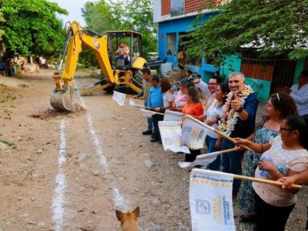 Una calle más en Evolución Política con el presidente Angel Torres, en Tuxtla