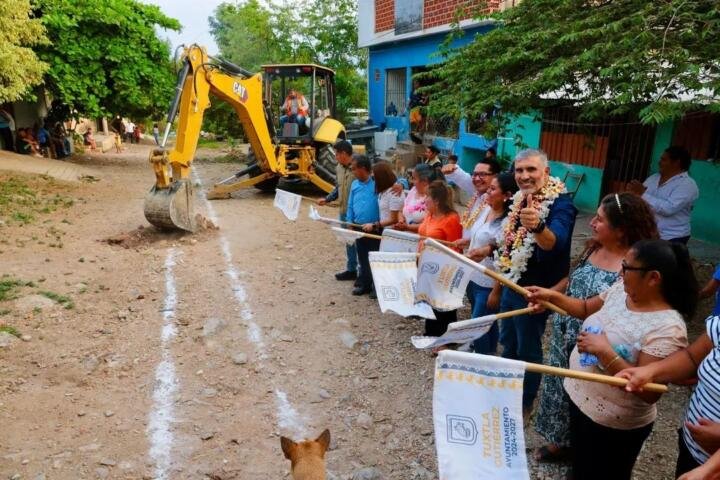 Una calle más en Evolución Política con el presidente Angel Torres, en Tuxtla