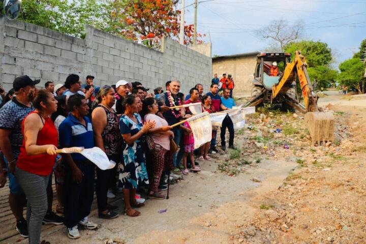 Angel Torres impulsa pavimentación integral en la colonia Insurgentes con programa Calles Felices