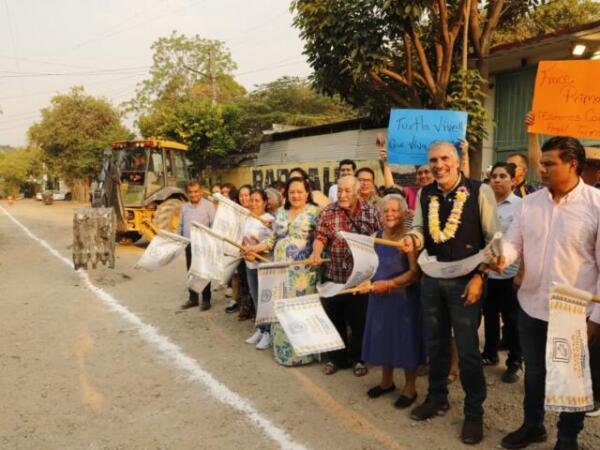 Inicia Angel Torres obra de pavimentación en Barrio San Francisco