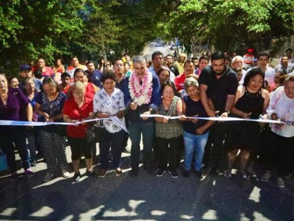 Inaugura Angel Torres reencarpetamiento en Lomas del Oriente, en Tuxtla