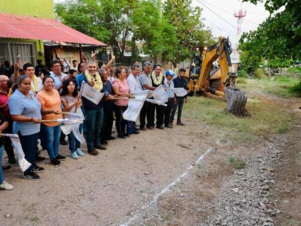 Calles Felices llegó a Jardines del Pedregal con el alcalde Angel Torres