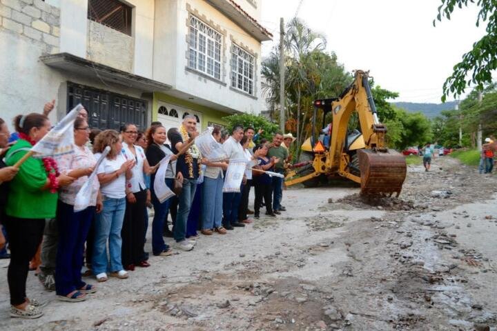 Una calle más en Tuxtla; ahora en el Fraccionamiento La Misión: Angel Torres