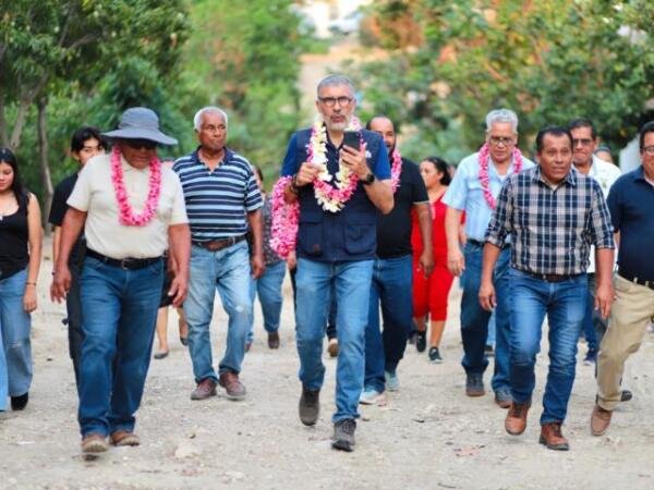 Más de 400 metros de pavimentación inicia Angel Torres en la colonia Diana Laura
