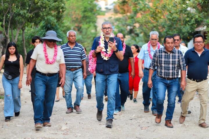 Más de 400 metros de pavimentación inicia Angel Torres en la colonia Diana Laura
