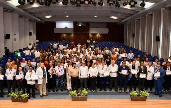 Reconoce UNACH a docentes con más de 25 años de servicio en los Campus de Tuxtla Gutiérrez y San Cristóbal de Las Casas