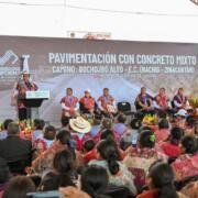 Eduardo Ramírez lleva infraestructura vial y educativa a comunidades de Zinacantán