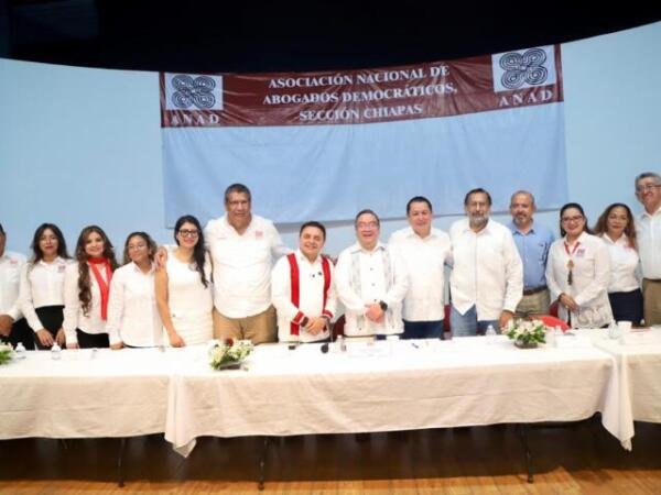 Juan Carlos Moreno Guillén participa en encuentro jurídico con el ministro Irving Espinosa Betanzo