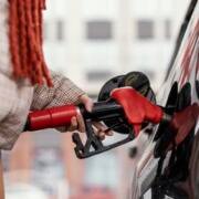 Gobierno reactiva estímulo fiscal a gasolina Premium y aumenta subsidios a combustibles