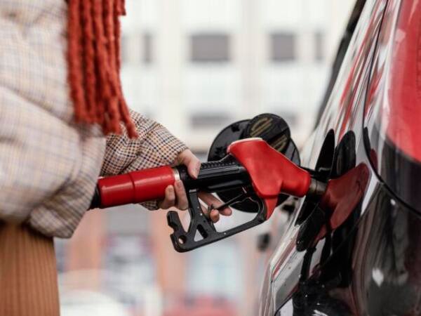 Gobierno reactiva estímulo fiscal a gasolina Premium y aumenta subsidios a combustibles
