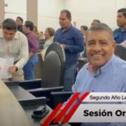 El diputado Javier Jiménez destacó la lectura de una iniciativa en el Congreso del Estado que propone declarar a la marimba como Patrimonio Cultural Inmaterial de Chiapas, con el objetivo de preservar y fortalecer una de las expresiones culturales más representativas de la entidad. La propuesta busca reconocer el valor histórico y social de este instrumento, considerado parte fundamental de la identidad chiapaneca y presente en generaciones de familias, así como en fiestas, plazas y espacios comunitarios de todo el estado. Durante la misma jornada legislativa, las y los diputados aprobaron reformas en materia de transparencia, acceso a la información y protección de datos personales, además de un nuevo reglamento orientado a fortalecer la rendición de cuentas de los sujetos obligados. Estas acciones buscan consolidar mecanismos que favorezcan una mayor apertura institucional y garanticen a la ciudadanía el acceso a la información pública, fortaleciendo la confianza en las instituciones y el ejercicio de la rendición de cuentas.