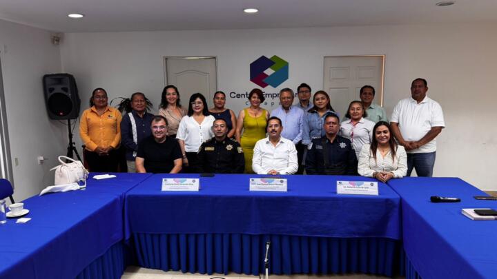 Se reúne CECH con titular de Seguridad Pública y Tránsito de Tuxtla Gutiérrez
En las instalaciones del Centro