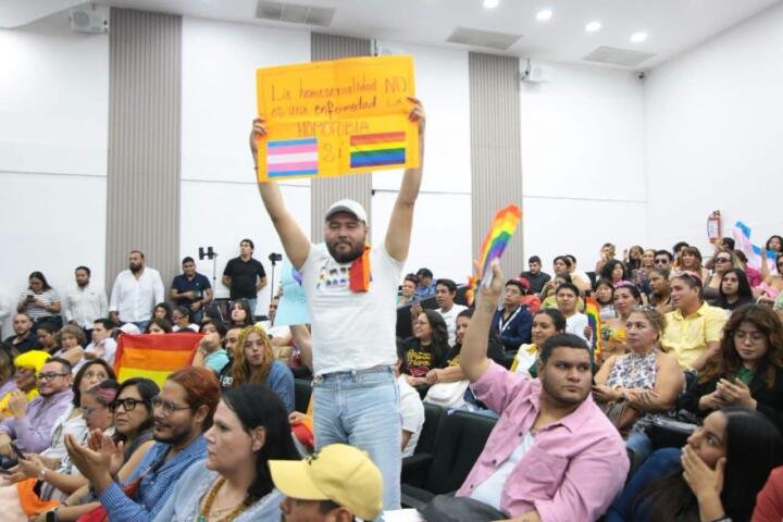 Javier Jiménez respalda derechos de la comunidad LGBTIQ+