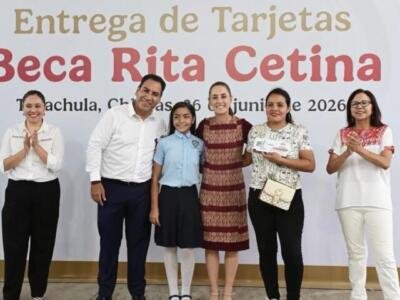 En Tapachula, presidenta Claudia Sheinbaum entrega tarjetas de la Beca Rita Cetina