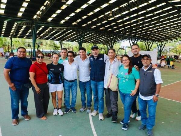 Inicia Angel Torres rehabilitación del techado y canchas de basquetbol en Caña Hueca